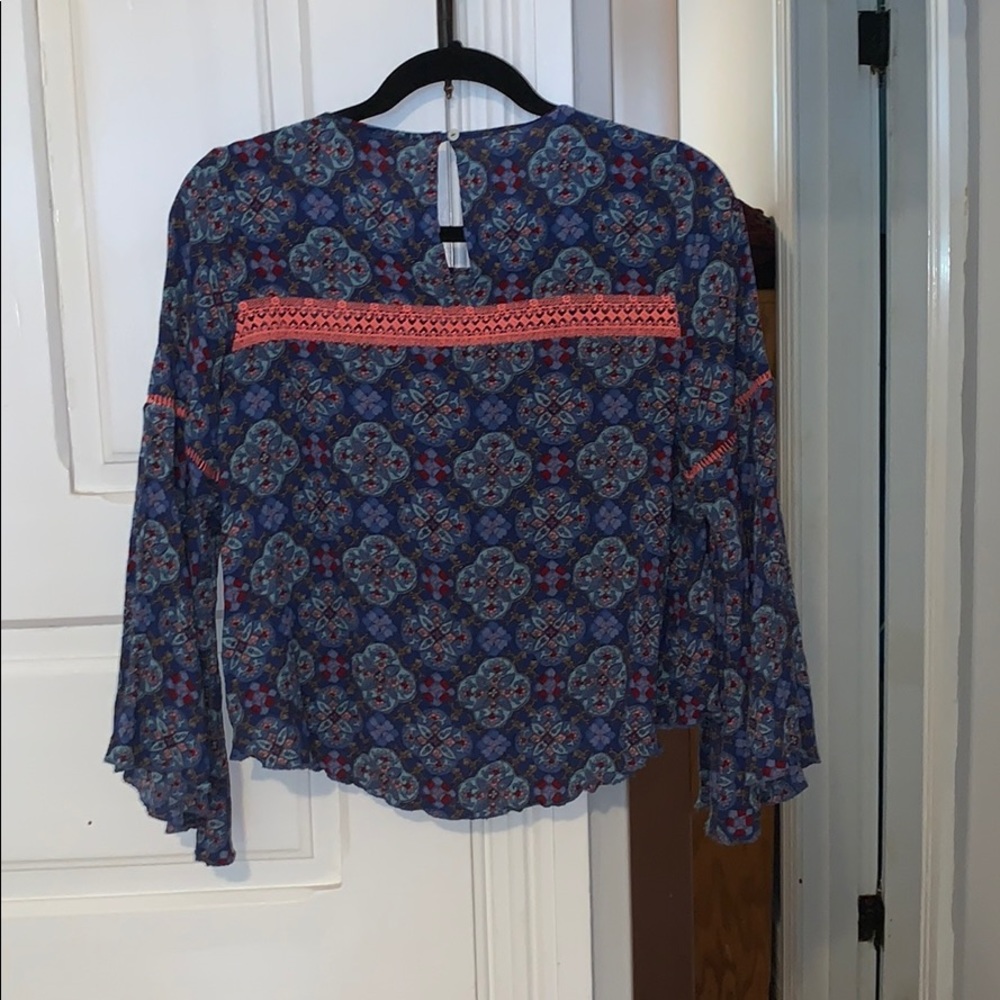 Patterned cropped blouse - Picture 2 of 2